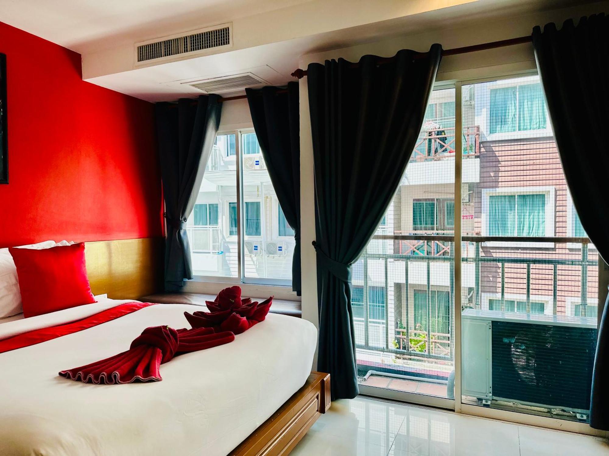 Pj Patong Resortel Exterior photo